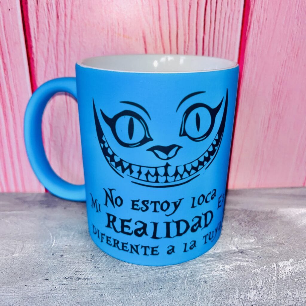 Taza Fluo Gato Alicia
